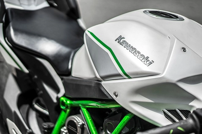 Kawasaki ninja h2 cực đẹp trong bộ áo mới tại sài gòn