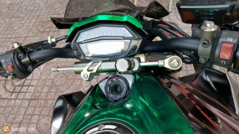 Kawasaki z1000 đẹp và độc đáo với phiên bản decal chrome