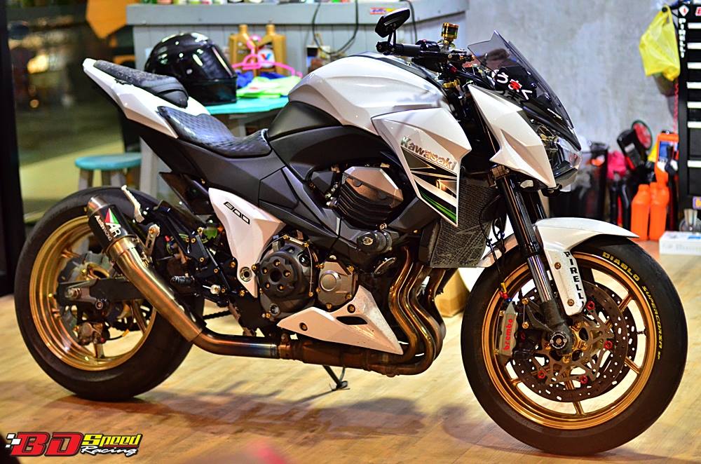 Kawasaki z800 độ sành điệu cùng dàn phụ kiện hàng hiệu