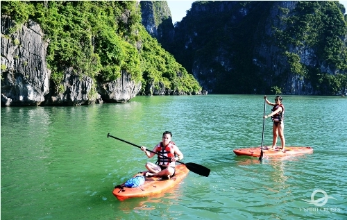 Khám phá vịnh lan hạ bằng ván lướt stand up paddle