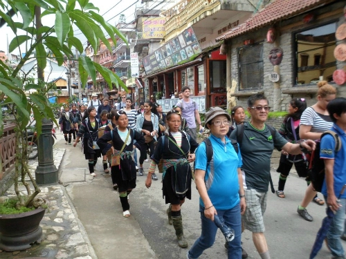 không mua là không may đâu - câu nói ám ảnh du khách đến sa pa