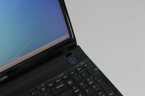 Laptop chạy chip ivy bridge giá rẻ của samsung