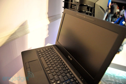 Laptop chơi game khủng của asus tại computex 2010