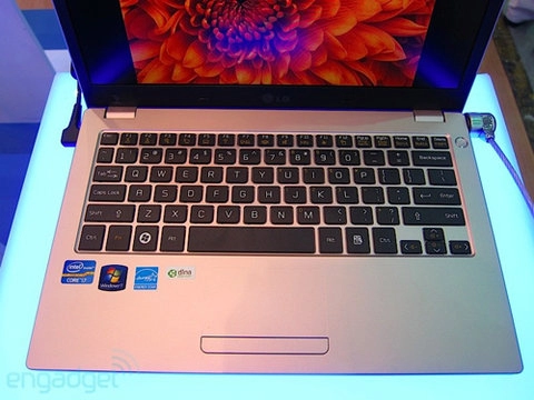 Laptop giống macbook pro của lg tại computex 2011