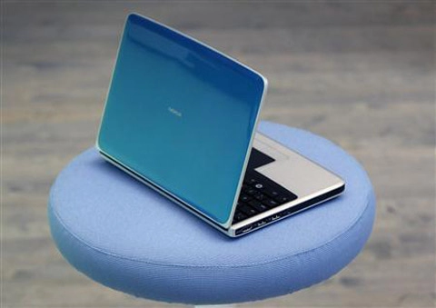 Laptop mini của nokia giá 799 usd