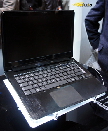 Laptop nhẹ 13 kg của samsung tại ces