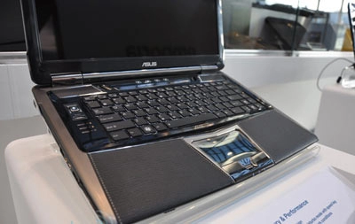 Laptop ổ ssd 1000 gb đầu tiên