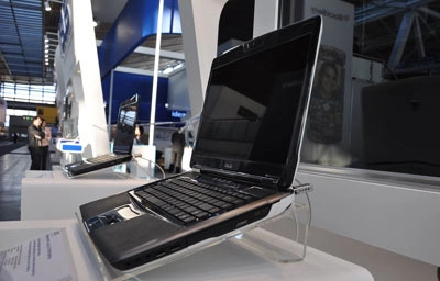 Laptop ổ ssd 1000 gb đầu tiên