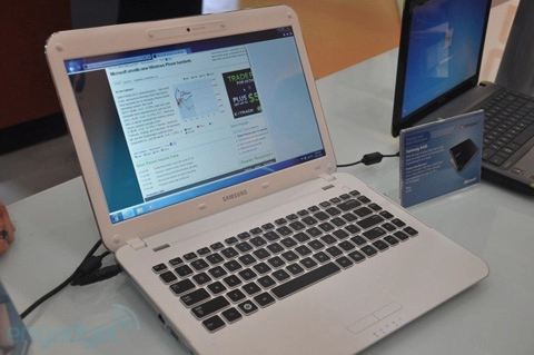 Laptop siêu mỏng của samsung giá hơn 1000 usd