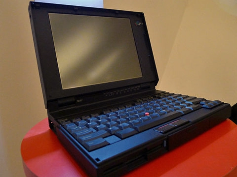Laptop thinkpad tròn 20 tuổi