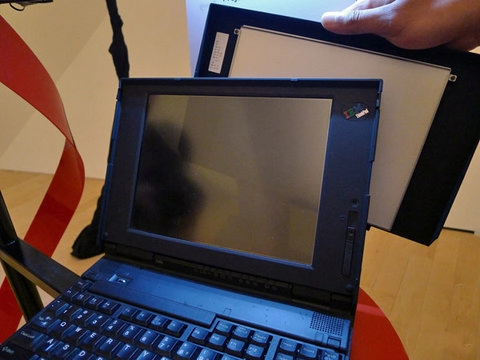 Laptop thinkpad tròn 20 tuổi