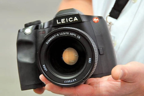 Leica hoãn thời điểm bán ra s2