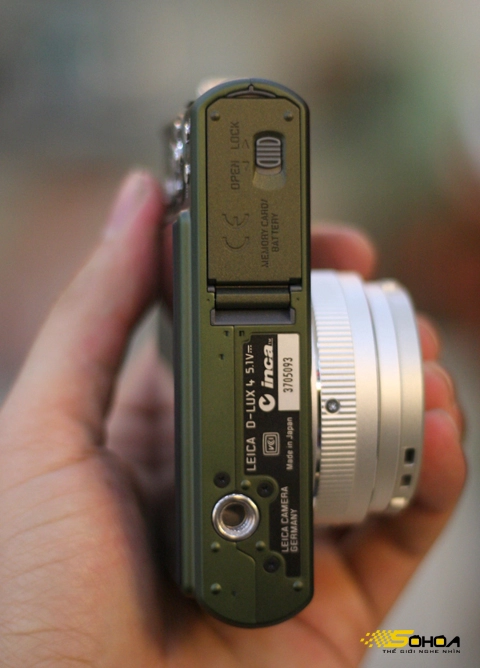 Leica xanh oliu giá gần 1500 usd