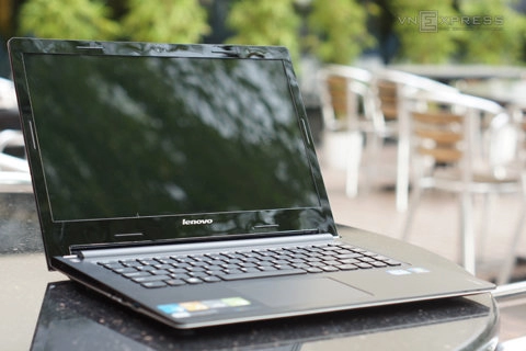 Lenovo ra laptop ideapad s400 mỏng nhẹ thời trang