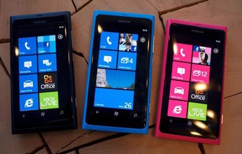 Lumia 800 thử pin sau bản vá lỗi