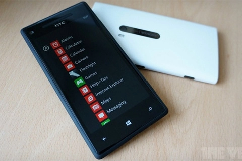 Lumia 920 và htc 8x dính lỗi khởi động ngẫu nhiên