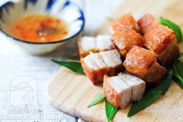 Mách bạn làm món thịt heo quay giòn bì không cần lò nướng