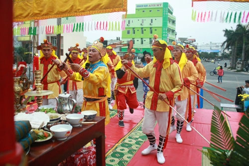 Miền trung tưng bừng khai hội cầu ngư