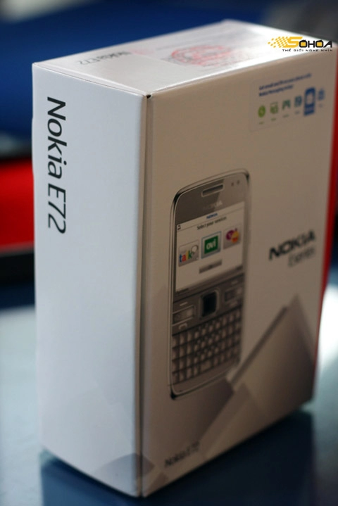 Mở hộp nokia e72 chính hãng