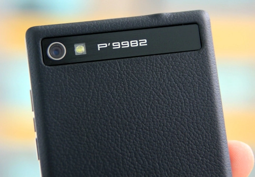Mở hộp smartphone hạng sang blackberry porsche design p9982