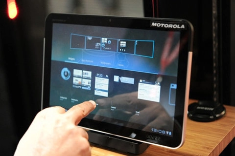 Motorola xoom thêm bản màu bạc và chỉ có wi-fi