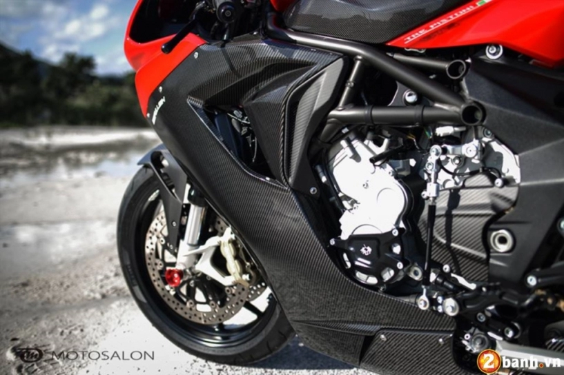 Mv agusta f3 đẹp tinh tế với phiên bản độ fullsix carbon