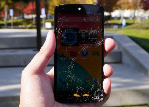 Nexus 5 dễ vỡ trong màn thả rơi thử độ bền