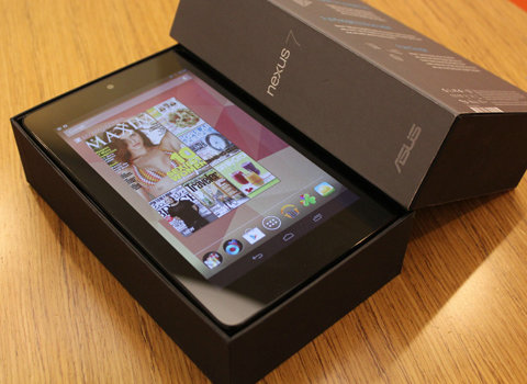 Nexus 7 có hàng trở lại cùng phụ kiện giống smart cover