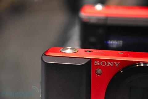 Ngắm camera ống kính rời siêu nhỏ sony