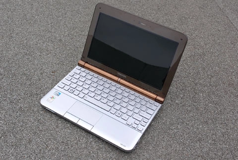 Ngắm netbook toshiba nb200