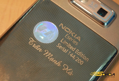 Ngắm nokia e72 phiên bản vàng ở vn