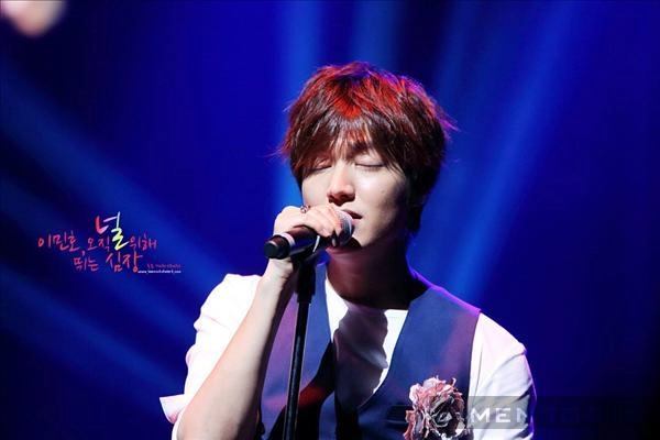 Ngắm phong cách thời trang của lee min ho trong concert đầu tiên