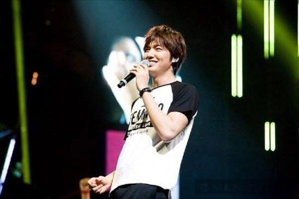 Ngắm phong cách thời trang của lee min ho trong concert đầu tiên