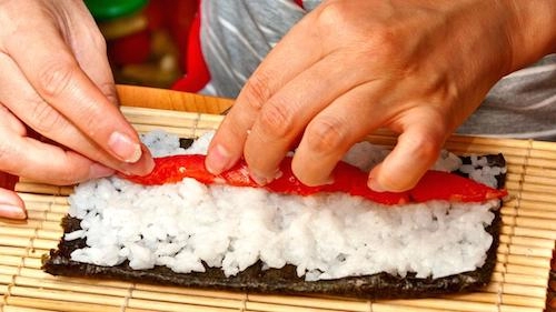 Nghệ thuật làm sushi cuộc chơi không chỉ dành cho đàn ông ở tokyo