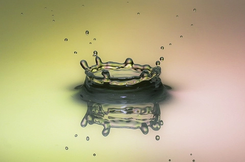 Nghệ thuật tạo hình giọt nước với canon 7d