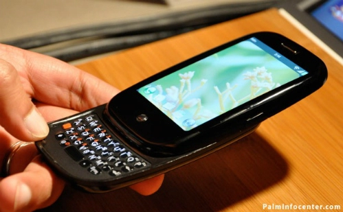 Những điện thoại bàn phím qwerty hiếm hoi còn bán ở việt nam