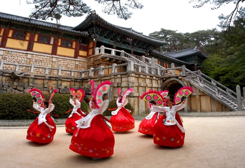 Những tour du xuân trong và ngoài nước