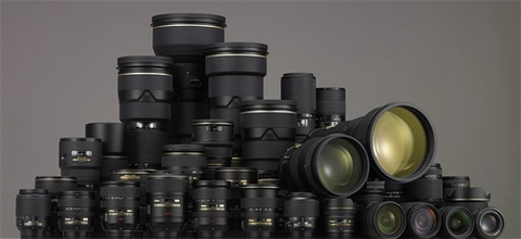 Nikon canon cùng khoe doanh số ống kính rời