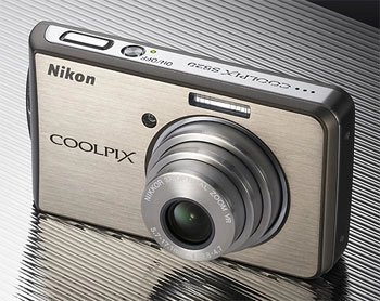 Nikon trình làng d60 và 7 máy ảnh coolpix