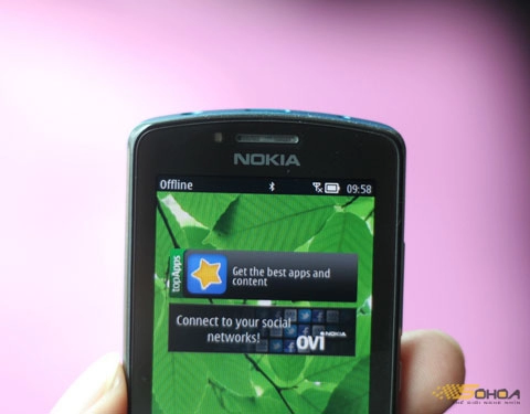 Nokia 700 thiết kế mỏng gọn