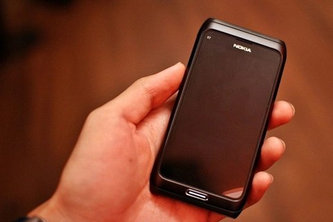 Nokia e7 chính hãng giá gần 15 triệu