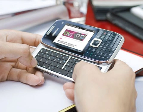 Nokia e75 bắt đầu được bán