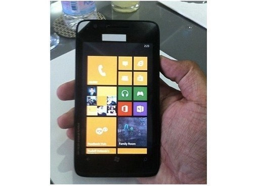 Nokia lumia 625 giá rẻ màn hình 47 inch lộ diện