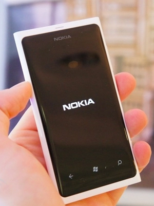 Nokia lumia 800 thêm phiên bản trắng