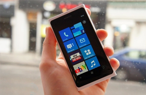 Nokia lumia 800 thêm phiên bản trắng