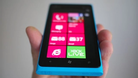 Nokia lumia 900 bị lỗi màn hình tím