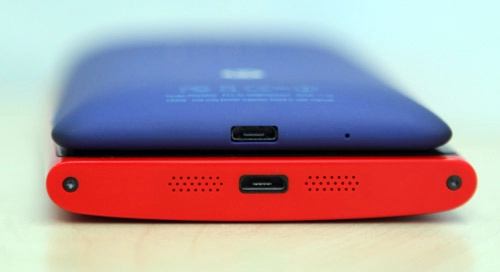 Nokia lumia 920 và htc 8x đọ dáng
