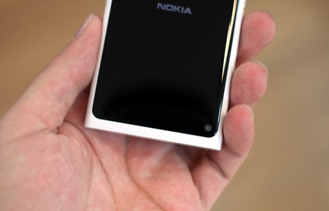 Nokia n9 màu trắng về vn