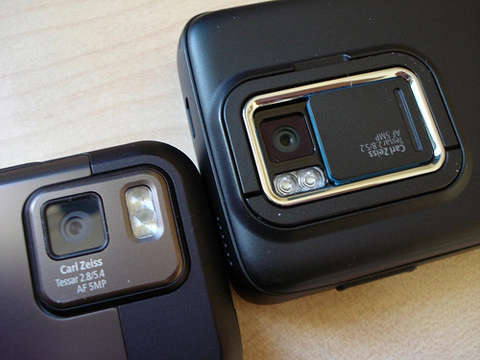Nokia n97 mini bên cạnh n900