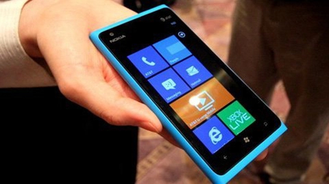 Nokia ưu tiên mỹ hoãn ngày lên kệ lumia 900 tại anh